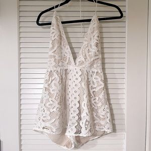 Tobi Promise White Lace Romper (Size Medium)